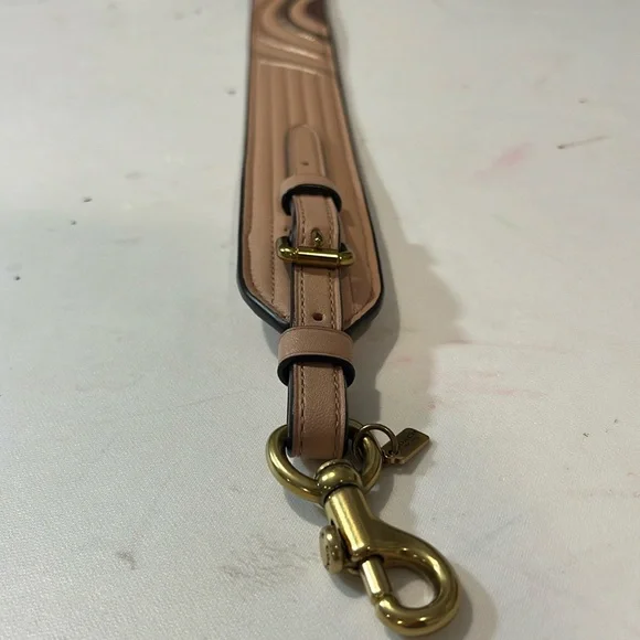 Coach Restored Strap with quilting - Picture 2 of 4